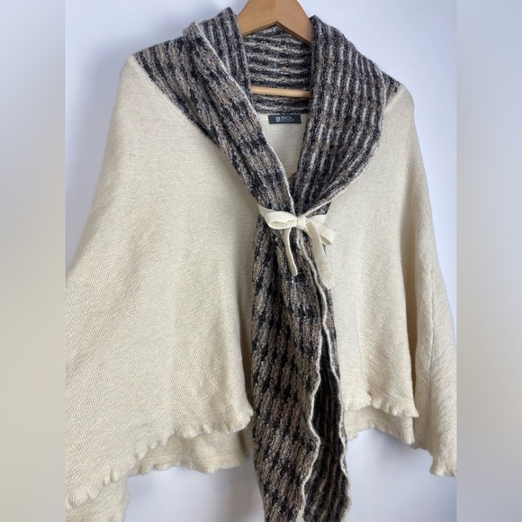 Sol Alpaca Gloria Cape Baby Alpaca Wool Shawl - Picture 3 of 9